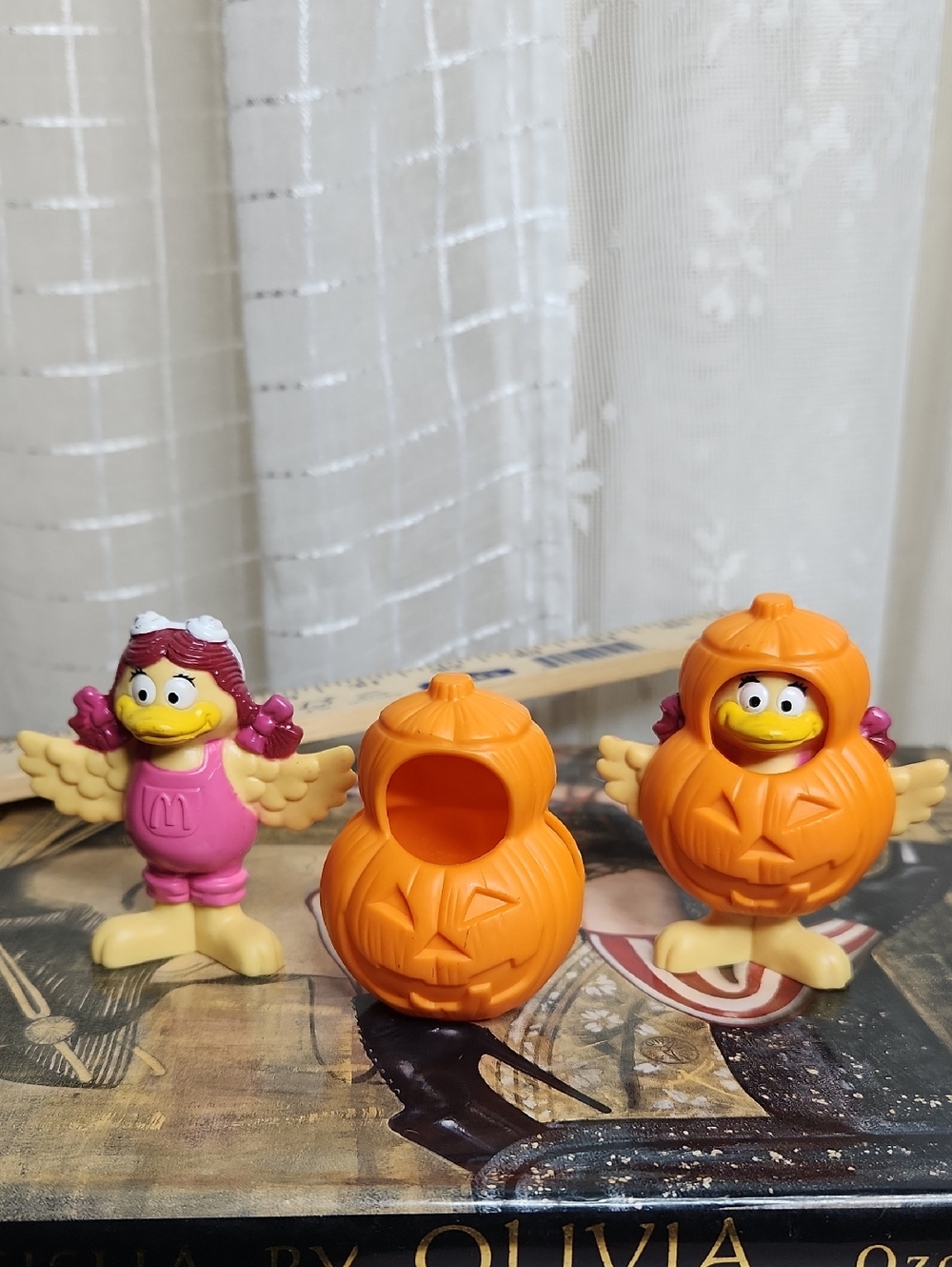 collectible 1995 McDonald's Halloween Happy Meal Birdie pumpkin costume